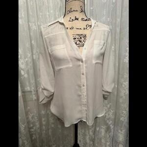 Effortless Elegance: Elevate Your Wardrobe w/ Our Classic White Button-Up Shirt